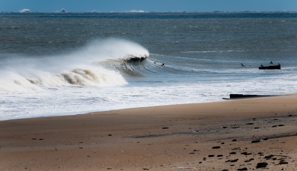 In the background on the horizon line you can see diamond shoals. Thats probably 4 miles away from where I\'m standing, think about how big that on the left backwash is... Photo: <a href=\"https://bennycrum.tumblr.com/\" target=_blank>Benny Crum</a>